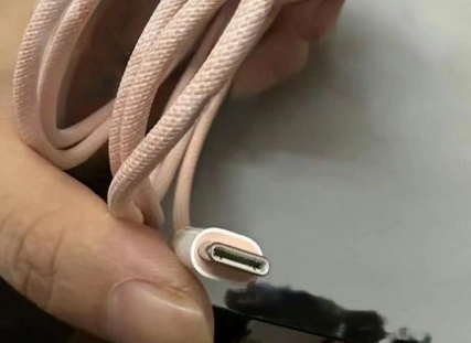 咸丰苹果15维修店分享iPhone15USB-C数据线长啥样